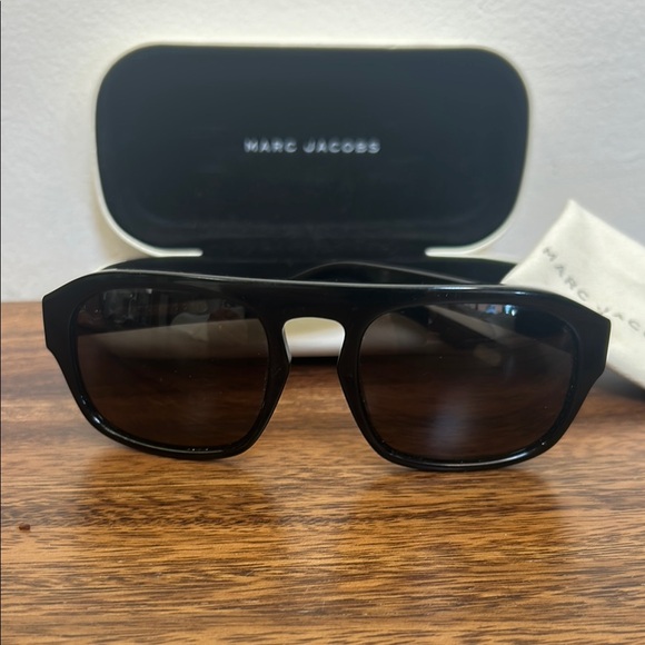 Marc Jacobs Other - Marc Jacobs Sleek Black Sunglasses